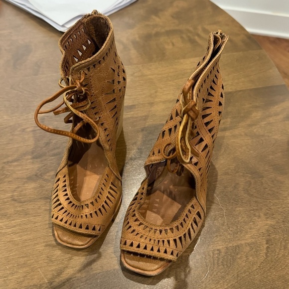 JEFFREY CAMPBELL Tan Suede Rodillo HiWedge Peep Toe Laser Cut Laced Sandals - Picture 6 of 9